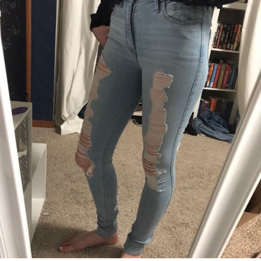 Hollister High Waisted Jeans - Destroyed